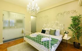 Cozy Studio Overlooking The Old Town