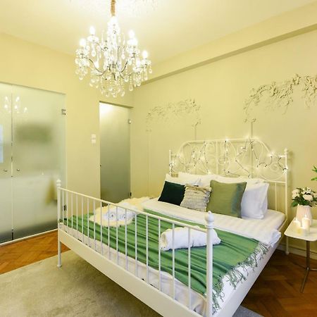 Cozy Studio Overlooking The Old Town Bucureşti Exterior foto