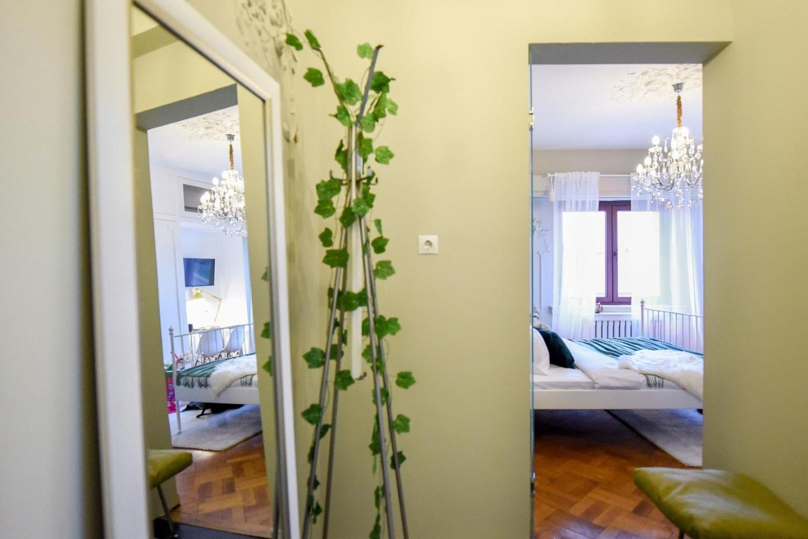 Cozy Studio Overlooking The Old Town Bucureşti Exterior foto